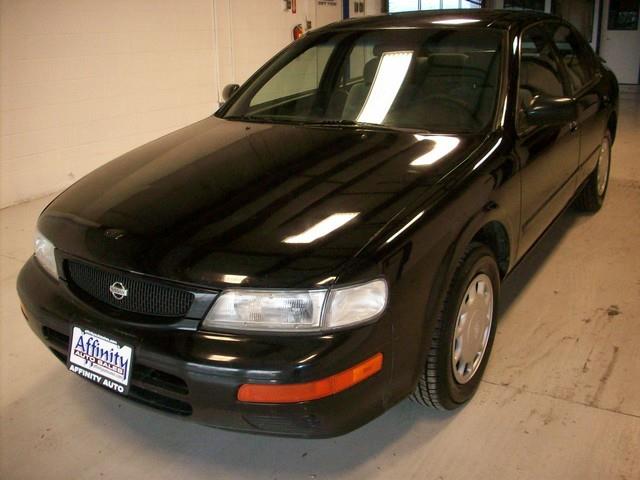 1996 Nissan Maxima SLE Ext. Cab Short Bed 4WD