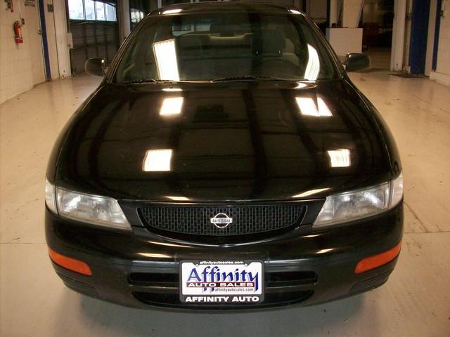 1996 Nissan Maxima SLE Ext. Cab Short Bed 4WD