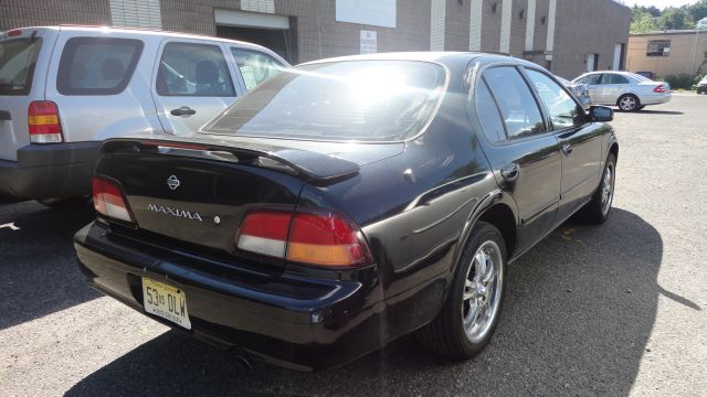 1997 Nissan Maxima SE