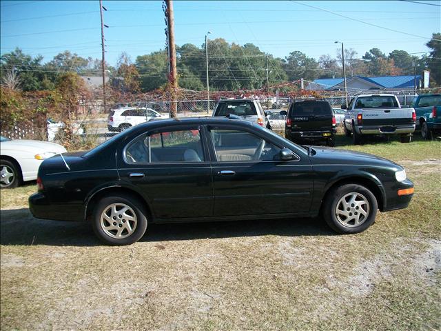 1997 Nissan Maxima SLE Ext. Cab Short Bed 4WD