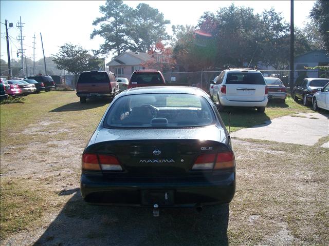 1997 Nissan Maxima SLE Ext. Cab Short Bed 4WD