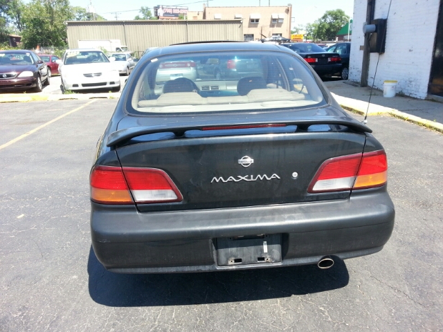 1997 Nissan Maxima SLE Ext. Cab Short Bed 4WD