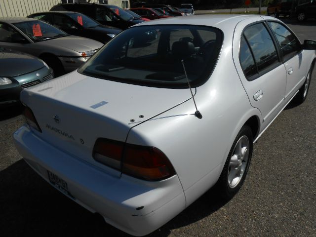 1998 Nissan Maxima SE