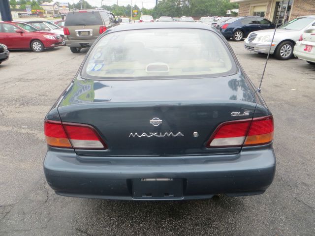 1998 Nissan Maxima 3.0 Quattro