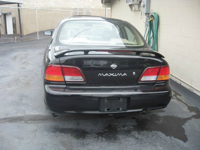 1999 Nissan Maxima SE