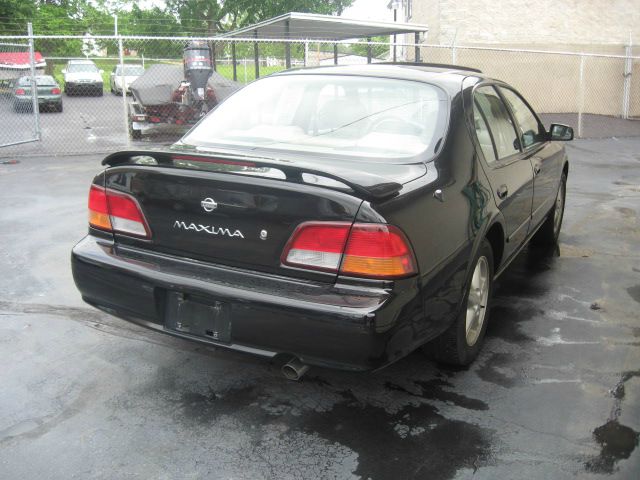 1999 Nissan Maxima SE