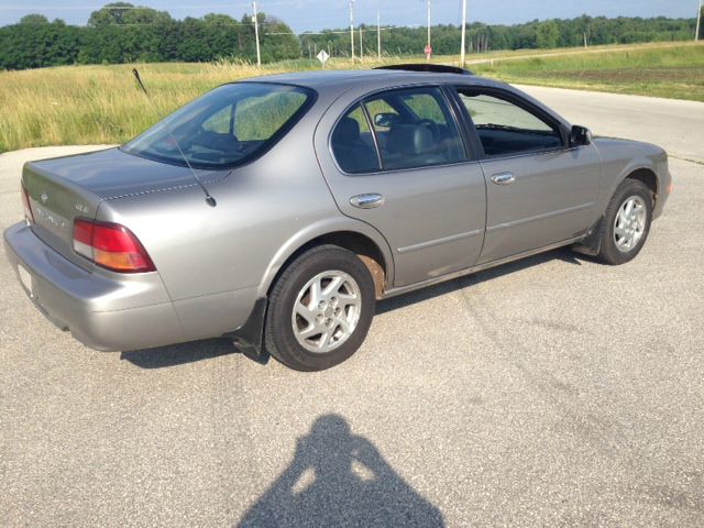 1999 Nissan Maxima 3.0 Quattro