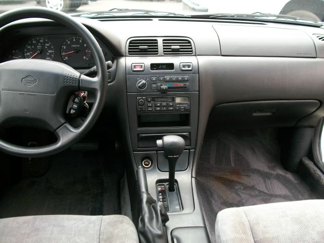 1999 Nissan Maxima 3.0 Quattro