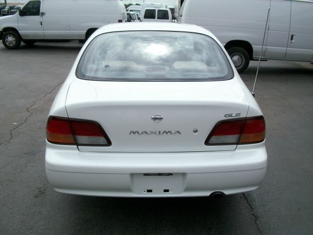 1999 Nissan Maxima 3.0 Quattro