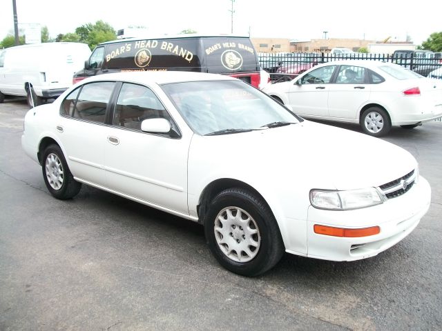 1999 Nissan Maxima 3.0 Quattro