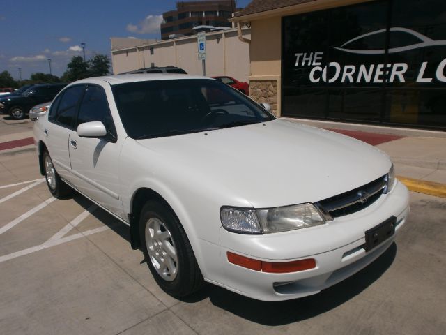 1999 Nissan Maxima 3.0 Quattro