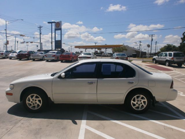 1999 Nissan Maxima 3.0 Quattro