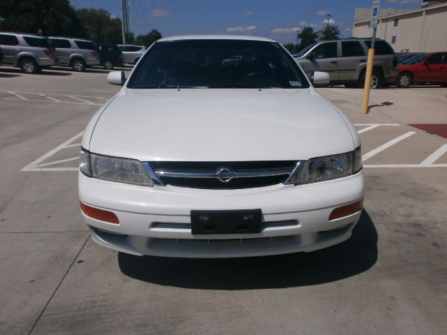 1999 Nissan Maxima 3.0 Quattro