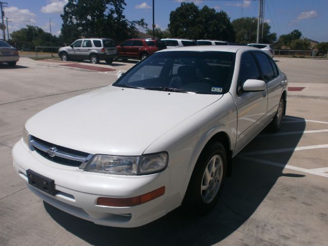 1999 Nissan Maxima 3.0 Quattro