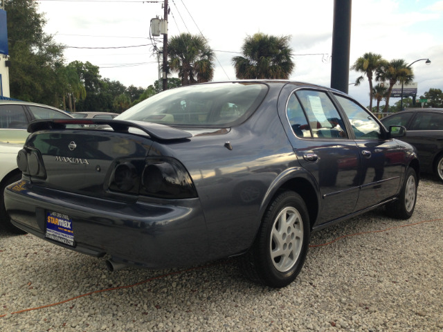 1999 Nissan Maxima SE