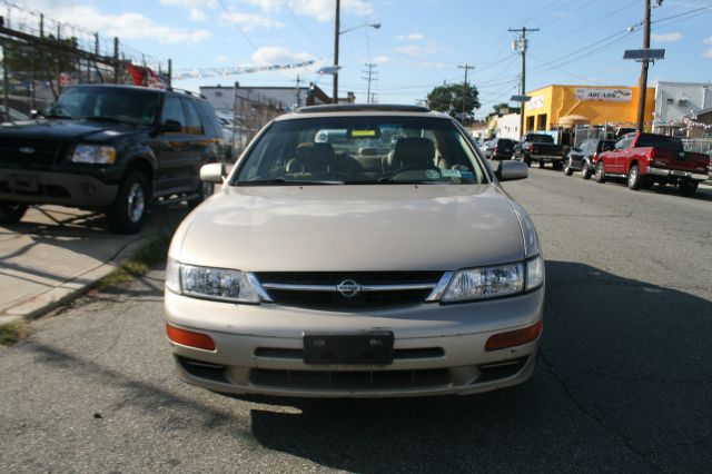 1999 Nissan Maxima 3.0 Quattro