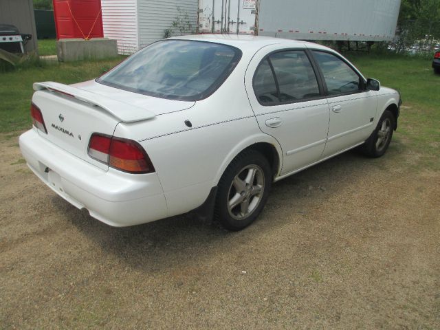 1999 Nissan Maxima SE