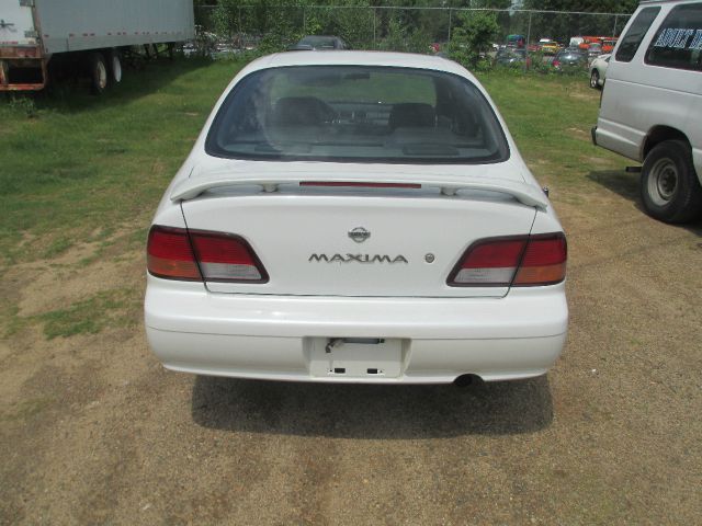 1999 Nissan Maxima SE