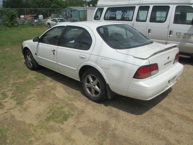 1999 Nissan Maxima SE