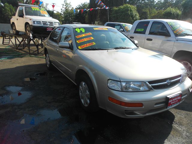 1999 Nissan Maxima SE