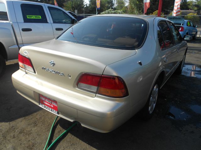 1999 Nissan Maxima SE