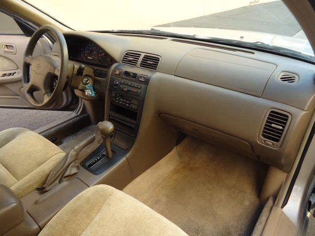 1999 Nissan Maxima 3.0 Quattro