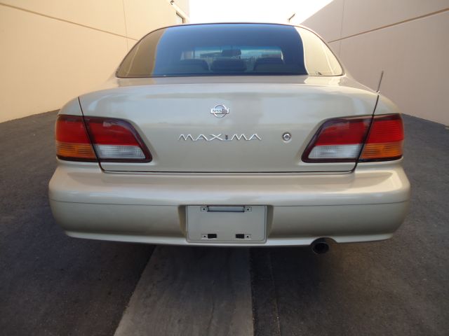 1999 Nissan Maxima 3.0 Quattro