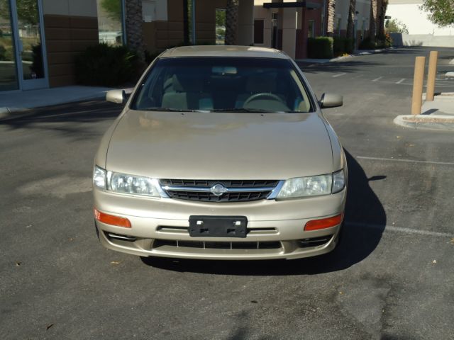 1999 Nissan Maxima 3.0 Quattro