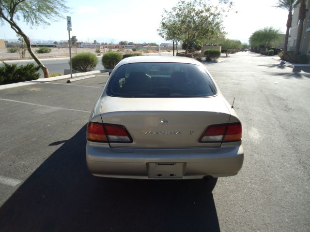 1999 Nissan Maxima 3.0 Quattro