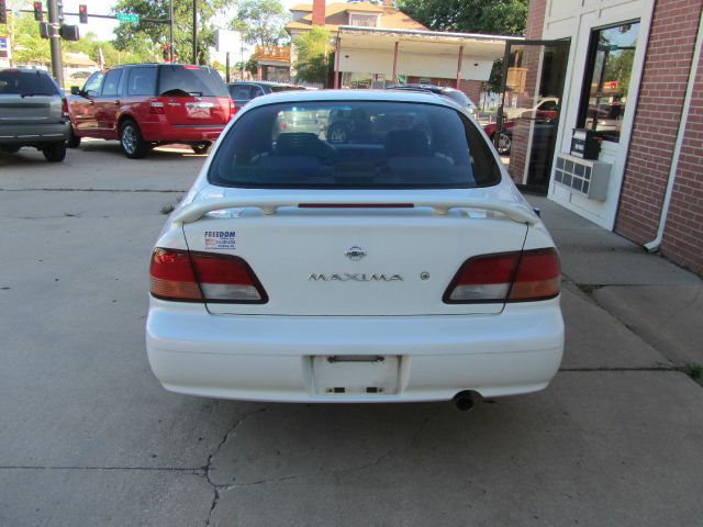 1999 Nissan Maxima SE