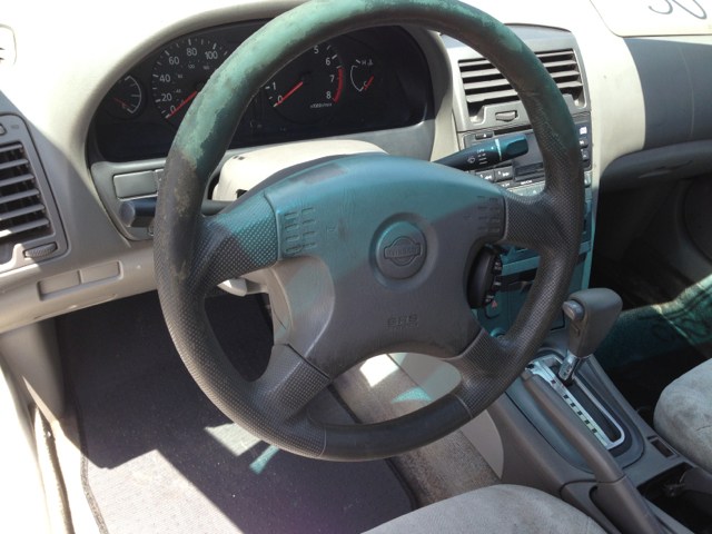 2000 Nissan Maxima SE