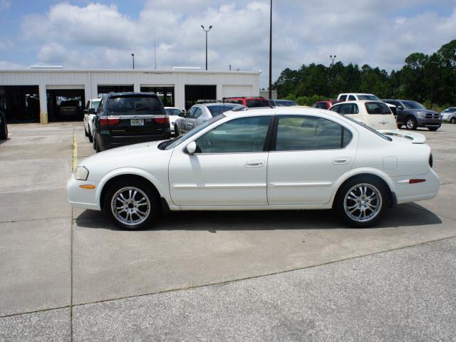 2000 Nissan Maxima SE