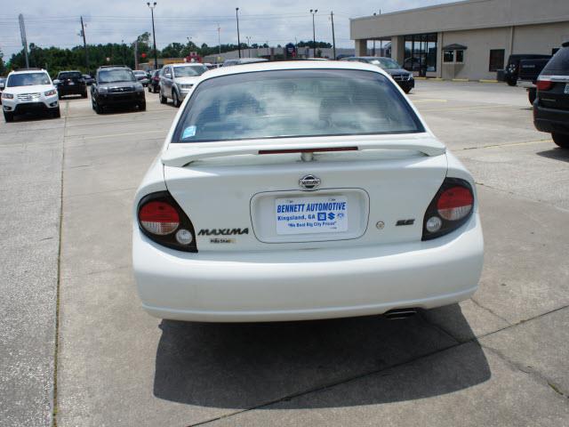 2000 Nissan Maxima SE