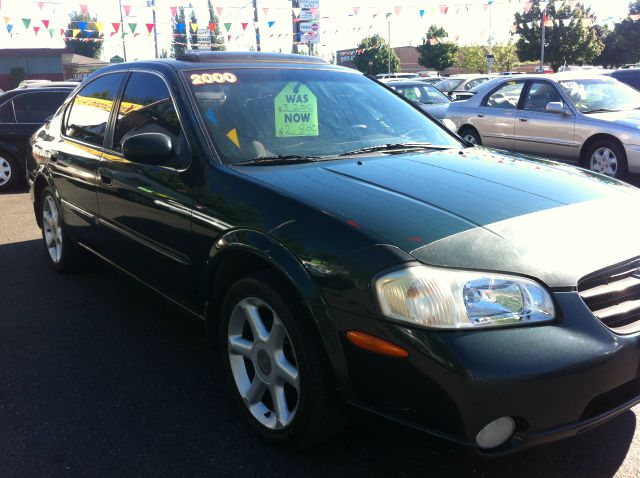 2000 Nissan Maxima SE