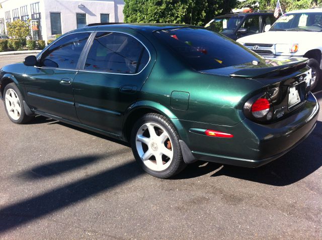 2000 Nissan Maxima SE