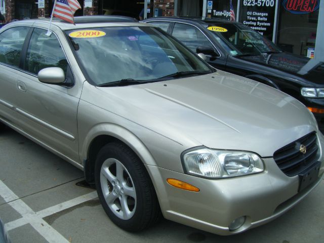 2000 Nissan Maxima SE