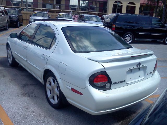 2000 Nissan Maxima SE