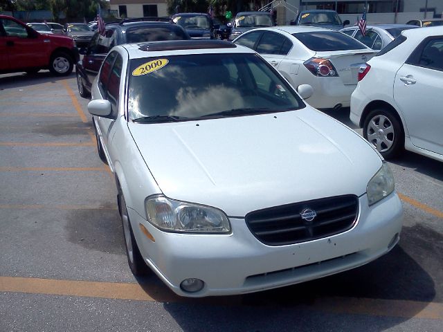 2000 Nissan Maxima SE