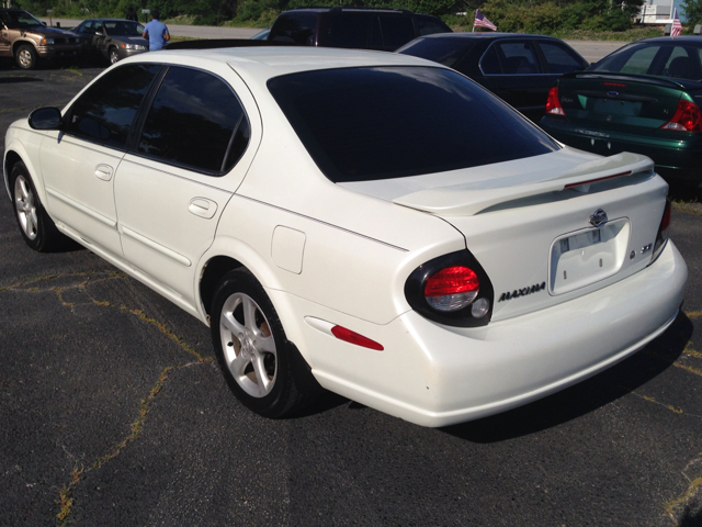 2000 Nissan Maxima SE