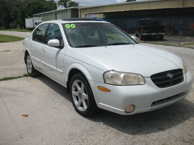 2000 Nissan Maxima SE