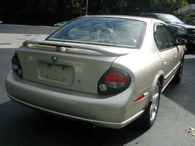 2000 Nissan Maxima SE