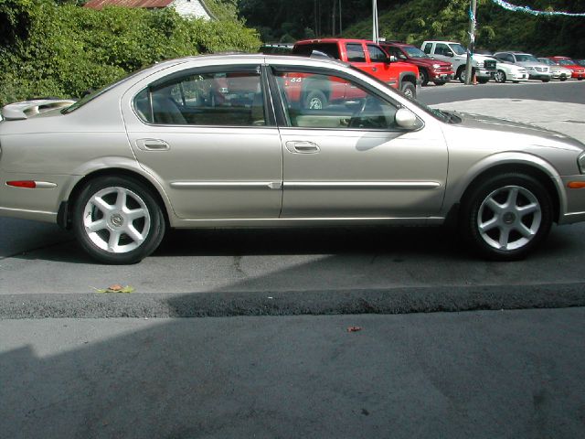 2000 Nissan Maxima SE