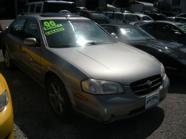 2000 Nissan Maxima SE