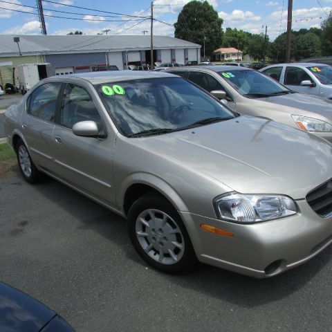 2000 Nissan Maxima SE