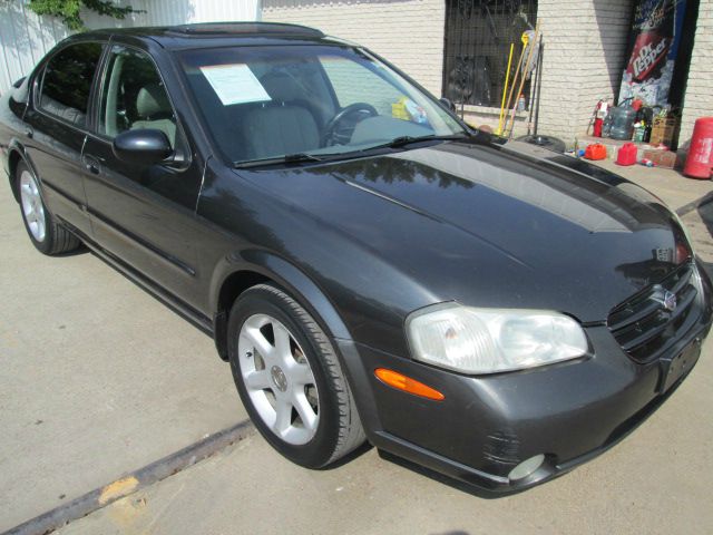 2000 Nissan Maxima SE