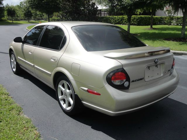 2000 Nissan Maxima SE