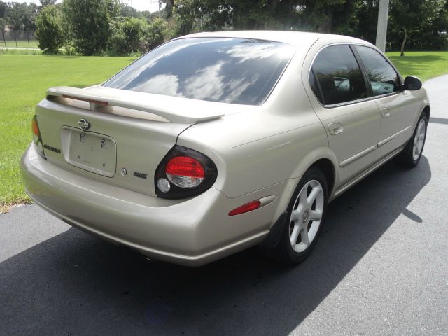 2000 Nissan Maxima SE