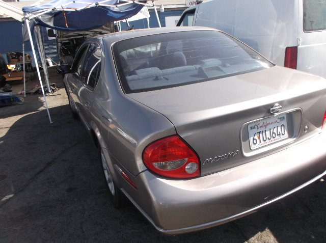 2000 Nissan Maxima SE