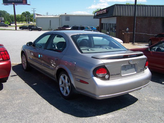 2000 Nissan Maxima SE