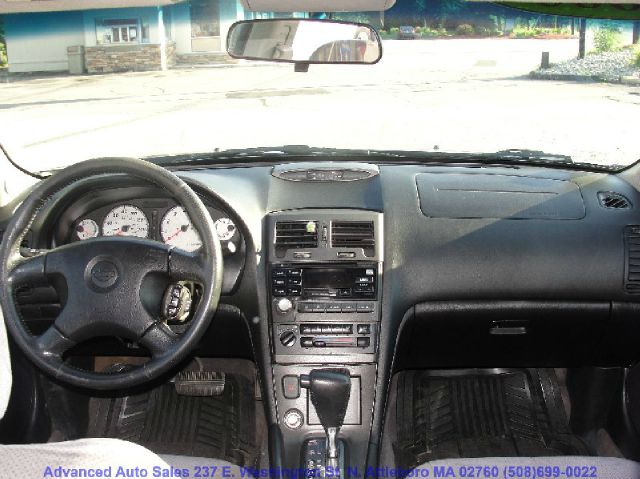 2000 Nissan Maxima SE